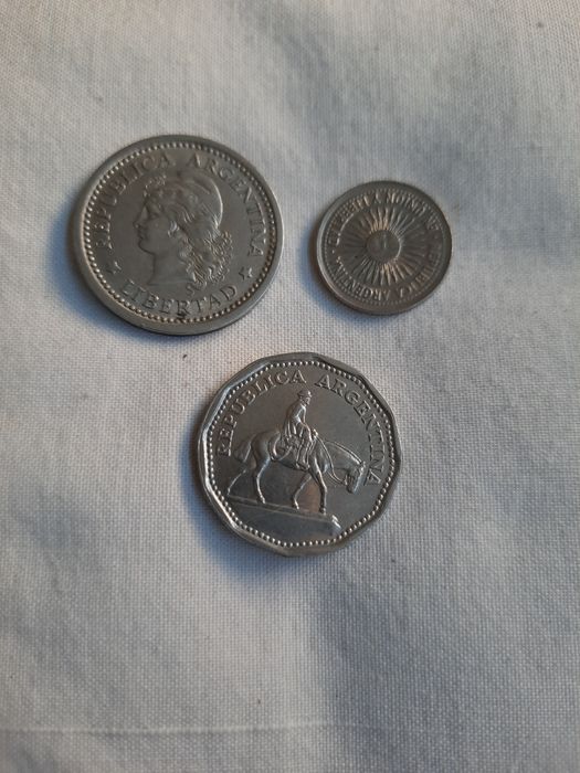 3 Moedas da Argentina ( pesos)