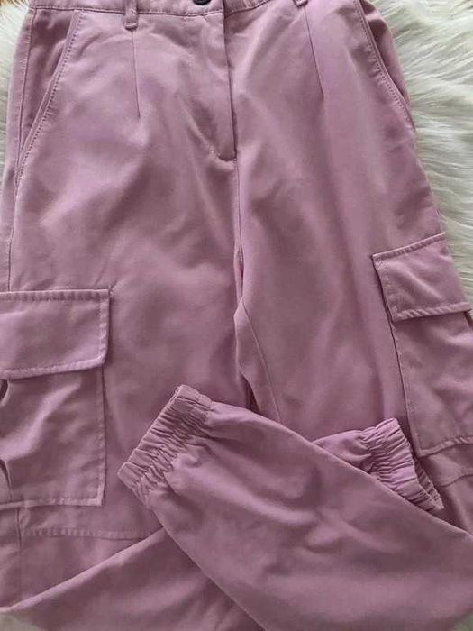 Różowe spodnie wysoki stan