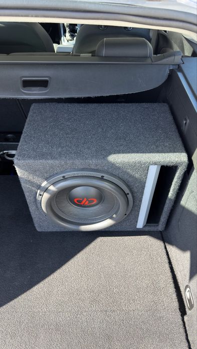 Subwoofer com caixa dutada