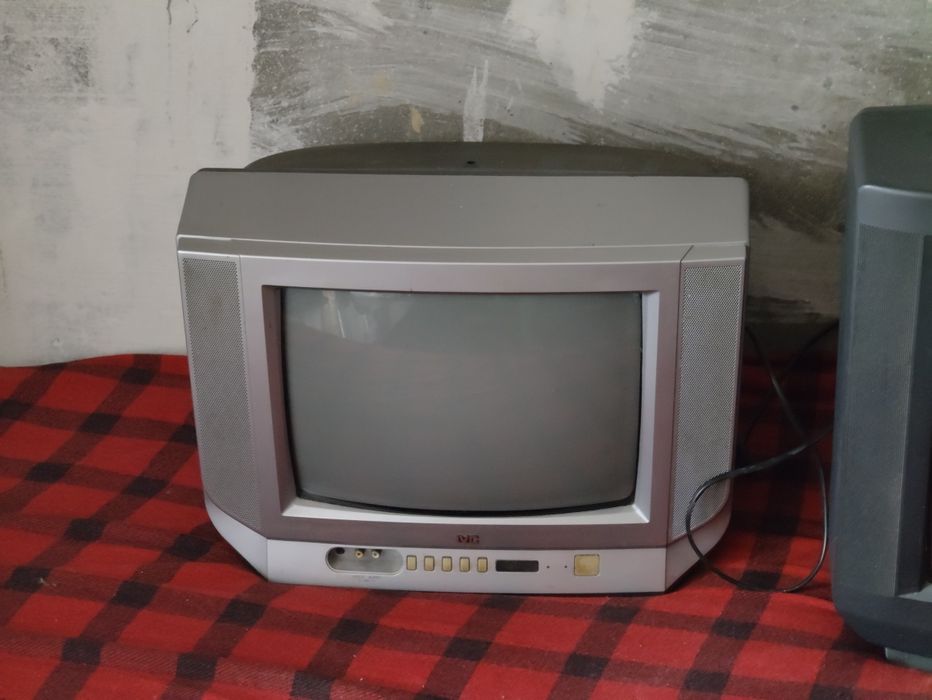 Робочий телевізор JVC AV-1435EE // або на запчастини ; телевізор для дачі / батьків / дому