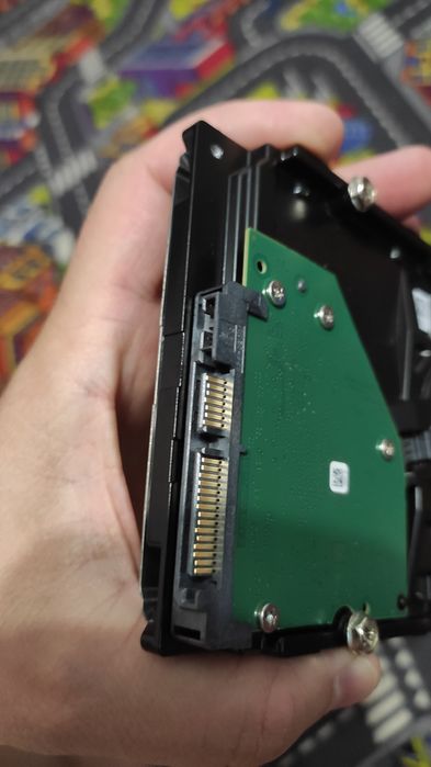 жесткий диск Seagate SkyHawk емкостью 1 ТБ, предназначенный специально для систем видеонаблюдения.