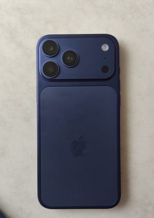 Продам iphone 17 pro max Blue 1Tb Android