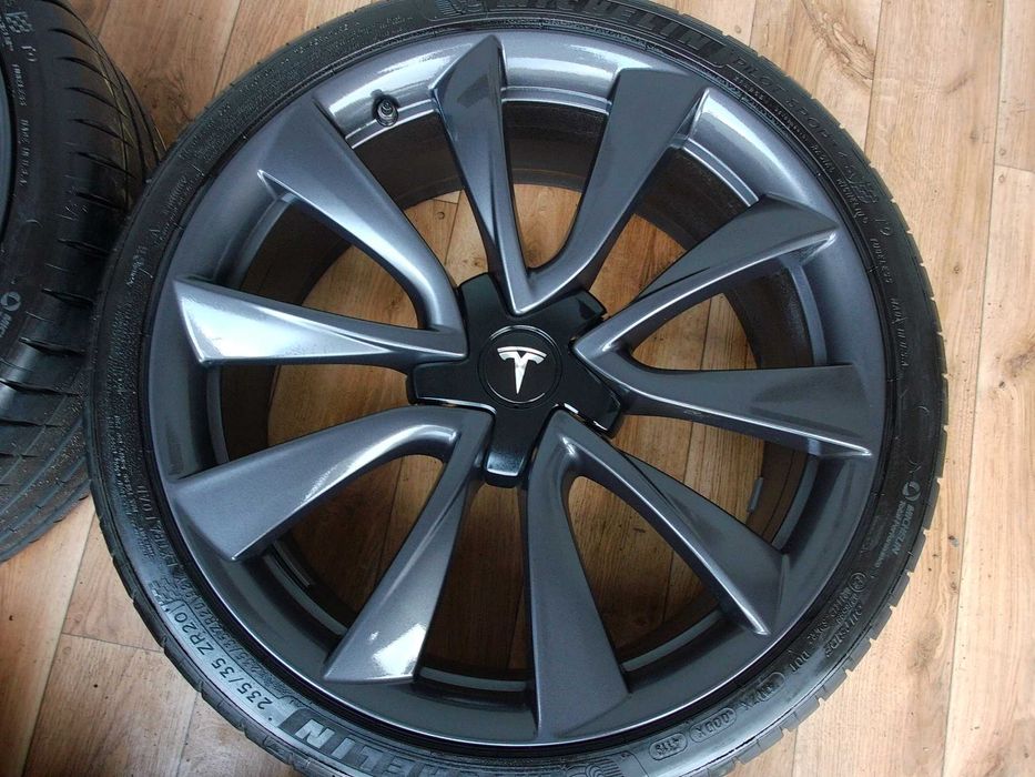 Felgi Tesla model 3 20 5x114,3 ET 35 z czujnikami ładne!