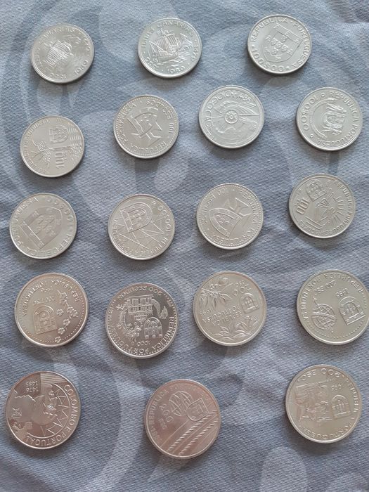 Moedas coleção 100 e 200 escudos