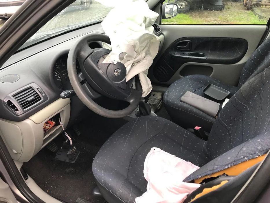 Renault Clio II 1.2 5P 2002 - Para Peças