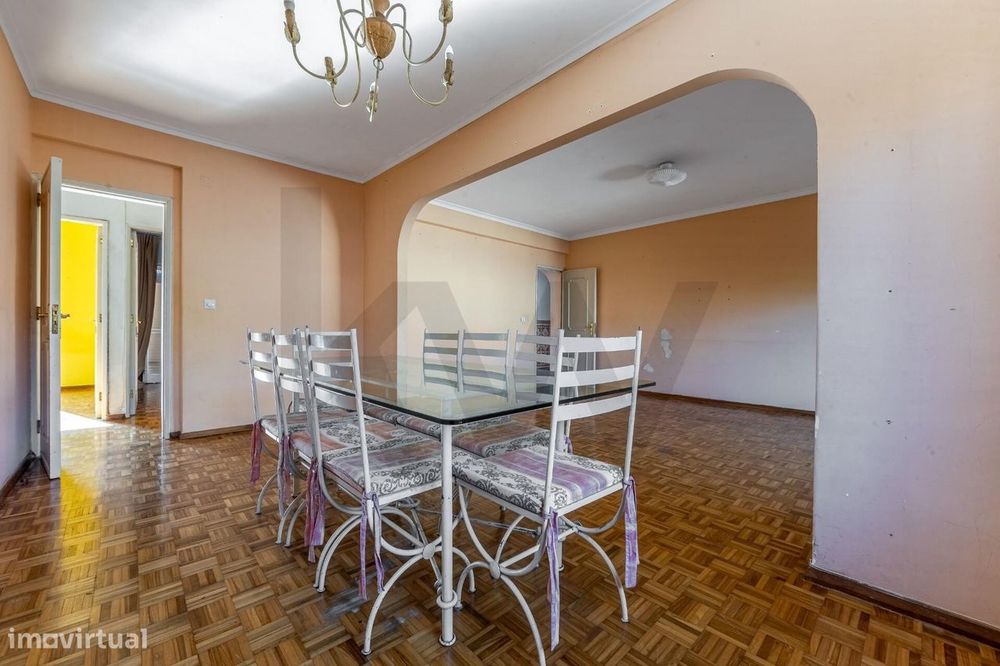 T3 no Bairro da Terplana: 107 m2 com varanda, Arrecadação,para Remodel