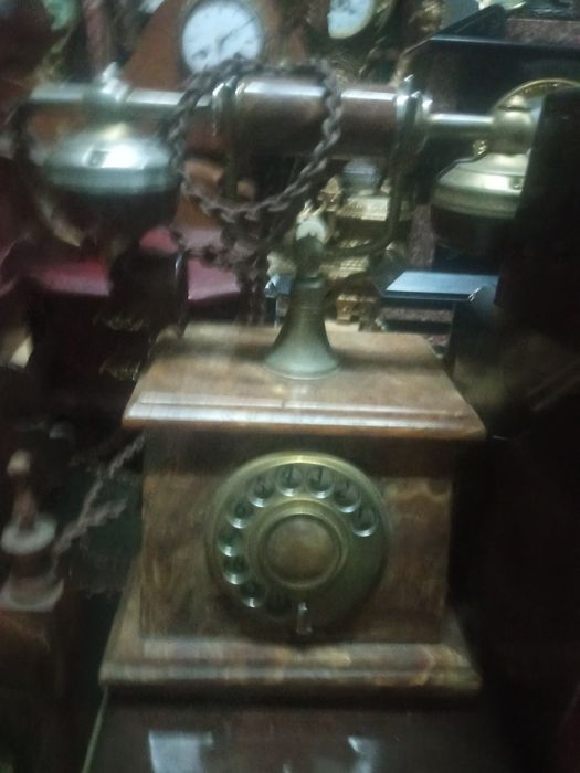 Telefones doutra era. A funcionar,ou decoração.