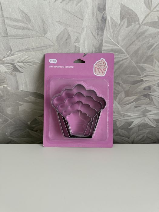 Zestaw metalowych foremek, wykrawaczek do ciastek