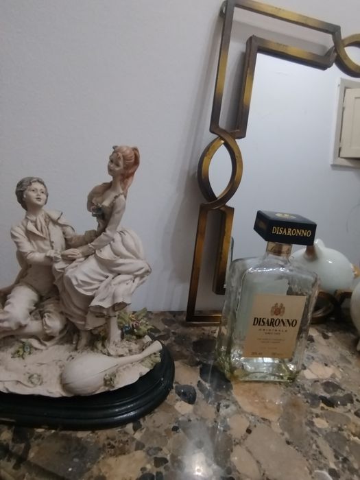Garrafa Vazia Disaronno Originale 700ml com Tampa – Ideal para Decoração / Artesanato