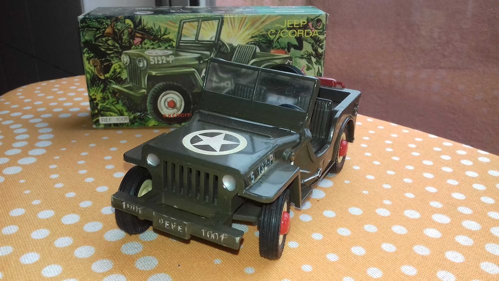 Brinquedo da Pepe Jato Jeep Willis primeira versão cor castanho [ colecionadores ]
