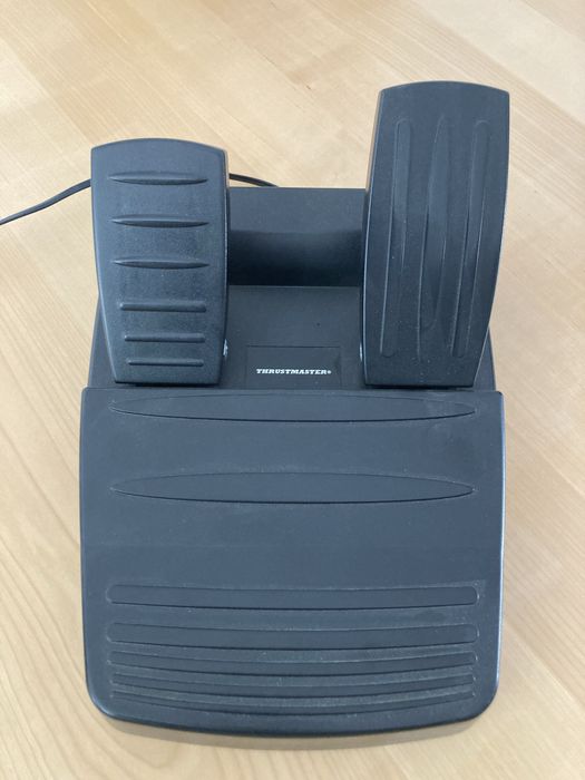 Volante e pedais Ferrari para PC