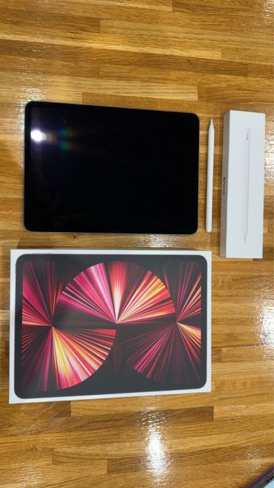 iPad Pro 11” (3rd Generation) 128 GB Wi-Fi + Apple Pencil + etui