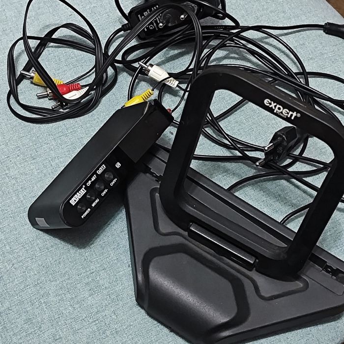 ТВ тюнер DVB T2 OperaSky з активною антеною Expert