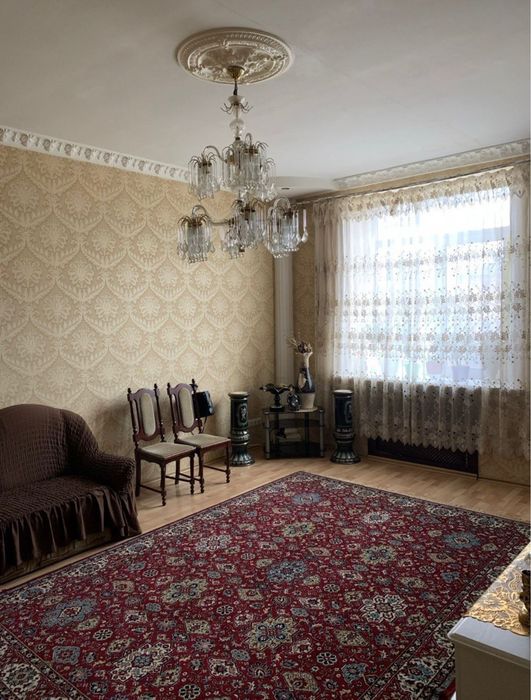 Продам квартру 4-х комнат Васильков