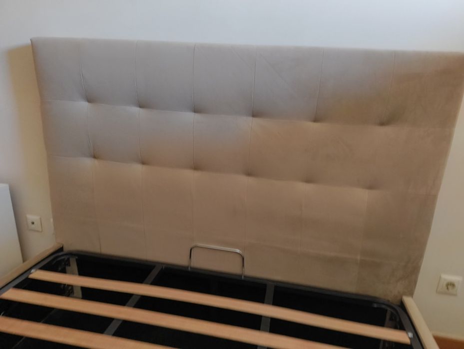 Cama casal com arrumação