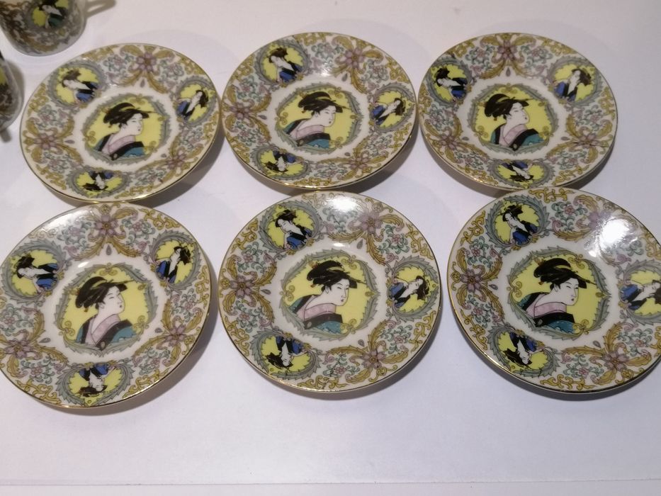 Фарфоровый кофейный сервиз