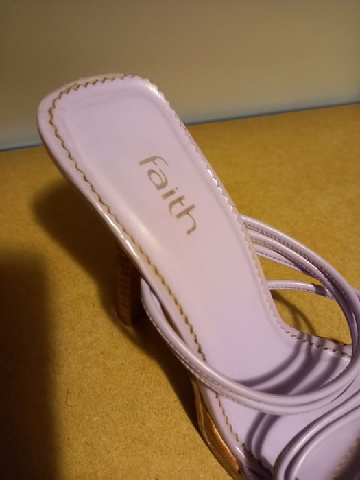 Buty wizytowe lub również jako letnie