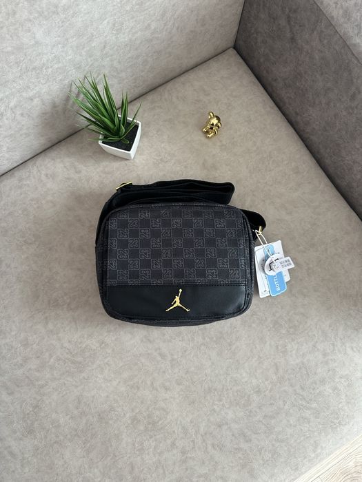 Сумка Air Jordan Monogram Crossbody | Nike, найк, джордан месенджер