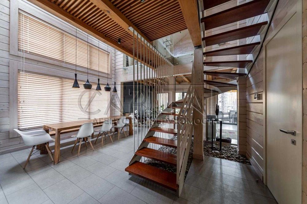 Оренда будинку з генератором, Буча