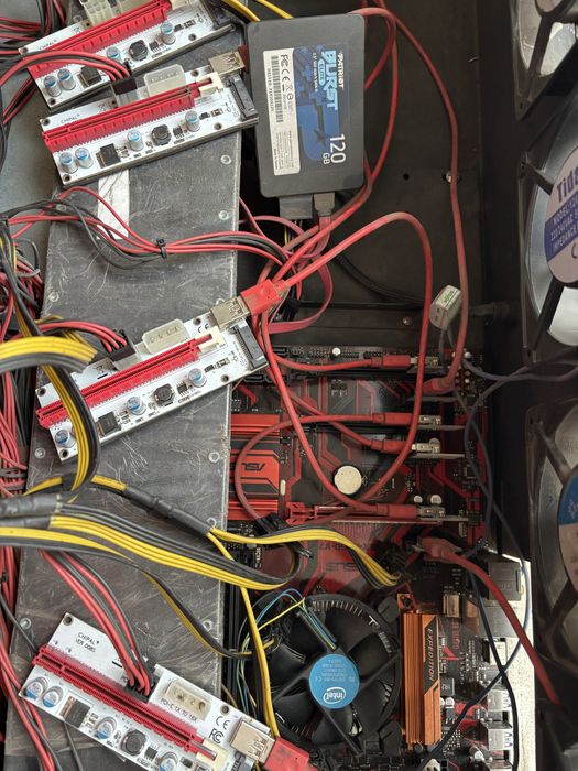 Майнинг риг на 8 видеокарт в сборе