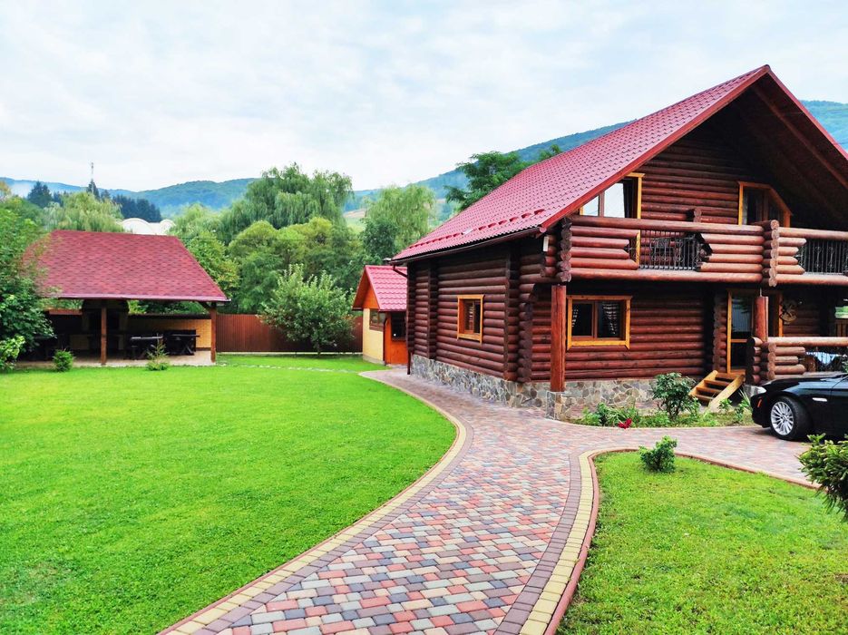 Дерев'яний котедж будинок