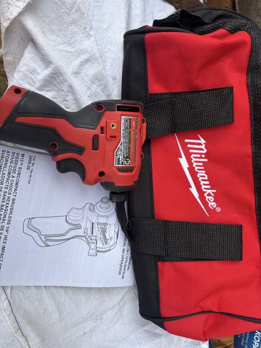 Milwaukee m12  3450-20  с сумкой