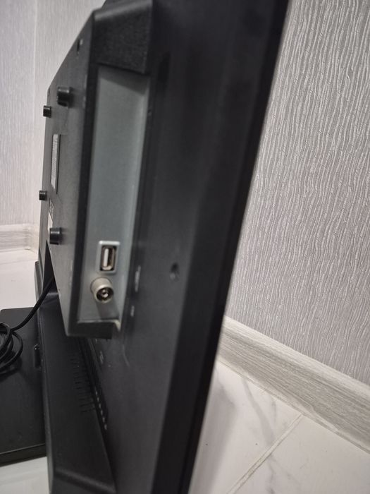 Телевизор Bravis LED-24D2000 Black