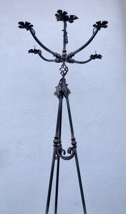 Stojący duży metalowy ozdobny świecznik ogrodowy patyna