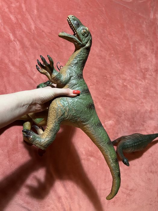 Динозаври іграшкові