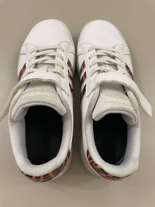 Кросівки фірмові adidas  35 розмір