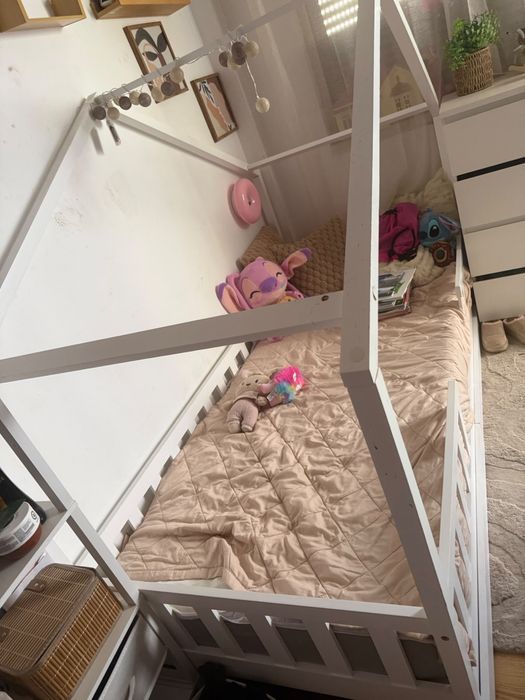 Cama Montessori com gavetas