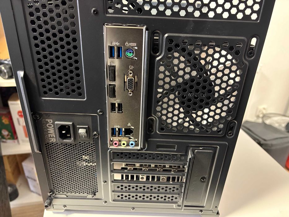 Nowy KOMPUTER Gamingowy PC Ryzen 5 16GB 512GB SSD RTX 4060 8GB LED W11