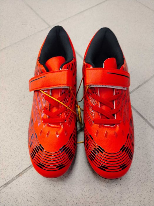 Buty sportowe piłkarskie korki r 38 dł. wkładki 24,5 cm
