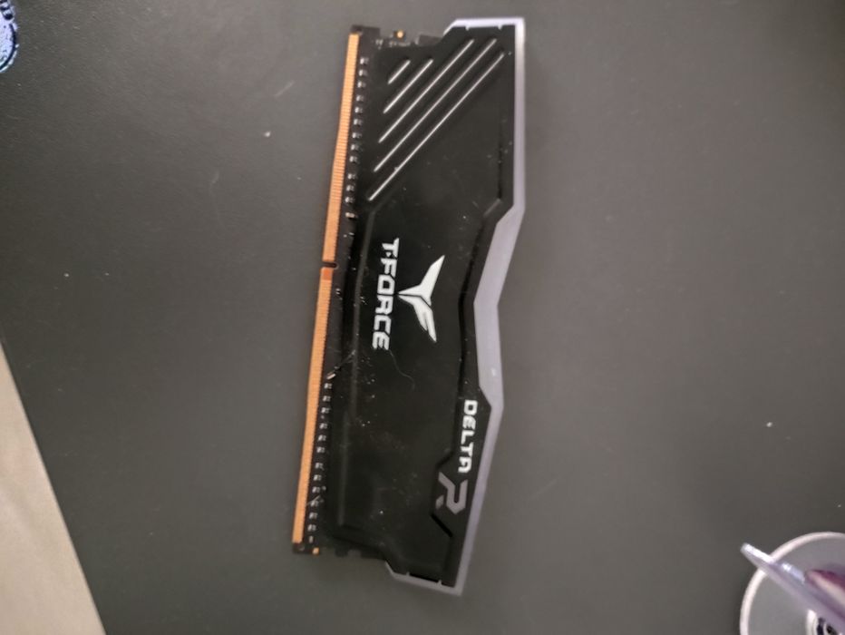 Оперативна пам'ять Ddr4 t force delta r 3200 8gb rgb