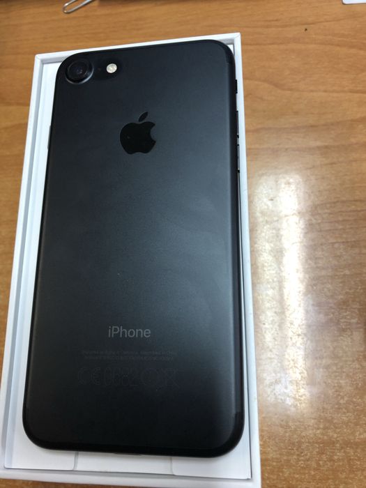 Sprzedam w bardzo dobrym stanie Iphone 8 64 GB