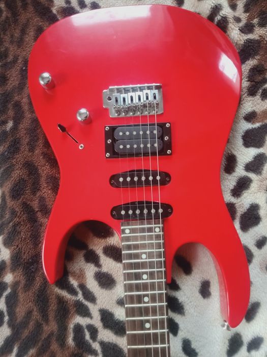 Срочно продам гитару