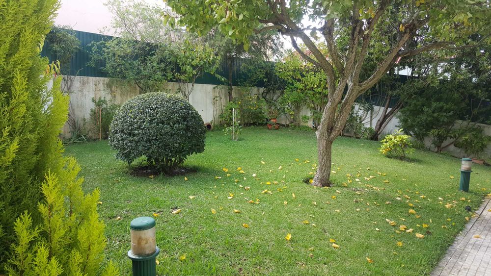 Moradia para 2 famílias em Venda do Pinheiro
