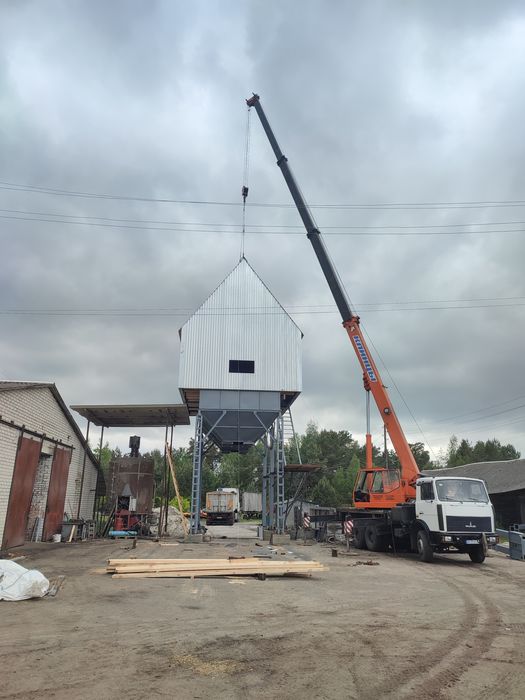 Послуги автокранів 25 тонн 28 метрів Волинська область є люлька.