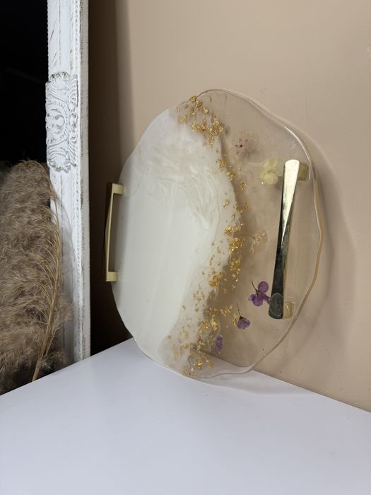 Дуже красивий піднос