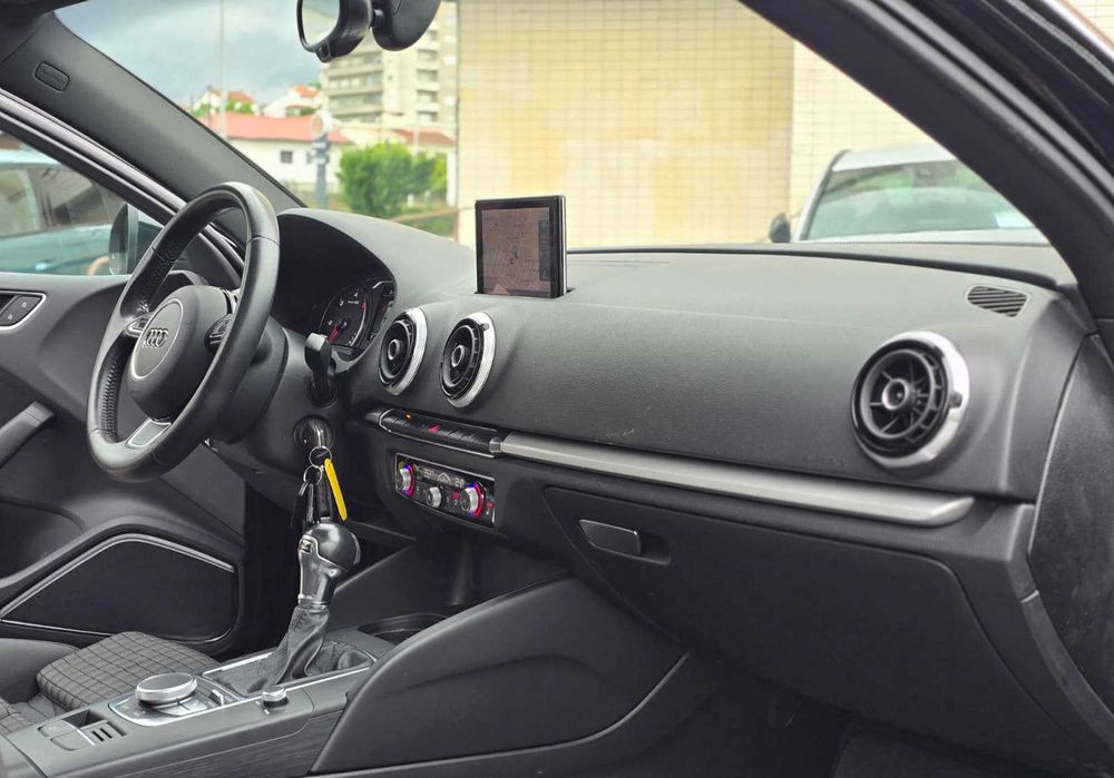 Audi A3 Limousine 8V S Line Plus 2.0Tdi 150cv (Look RS3) "Full Extras"
