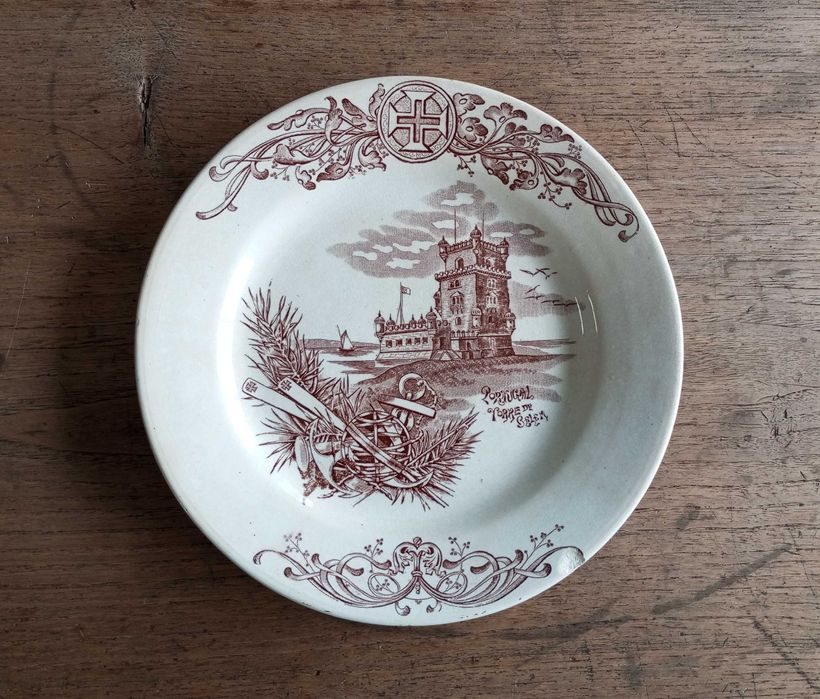 Antigo prato em faiança Massarelos "Torre de Belém"