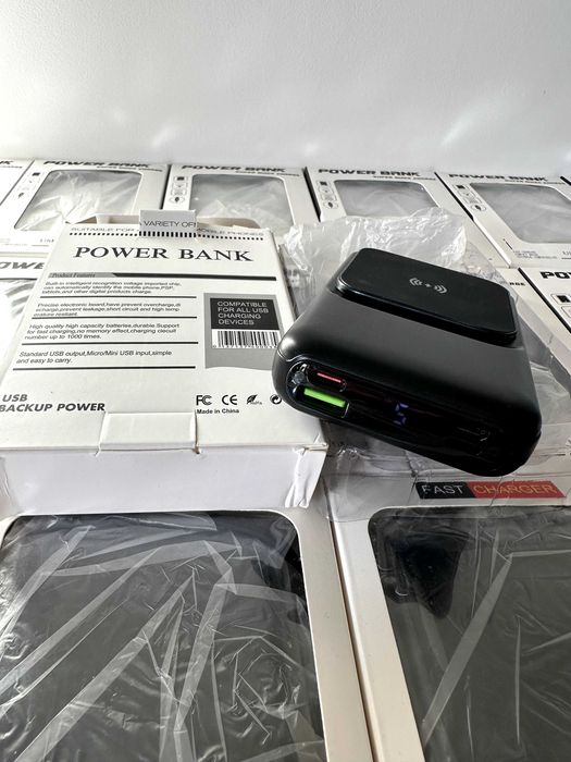 Powerbank 10000 mAh 4w1 — bezprzewodowy + 3 wbudowane kable, NOWY