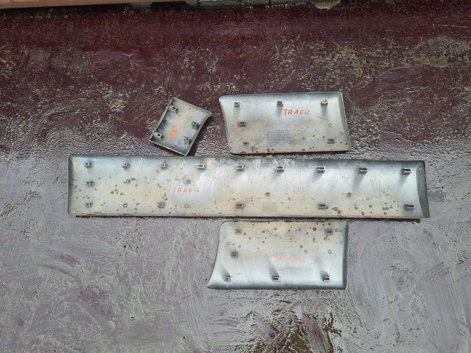 Renault Trafic II listwa karoseryjna Opel Vivaro