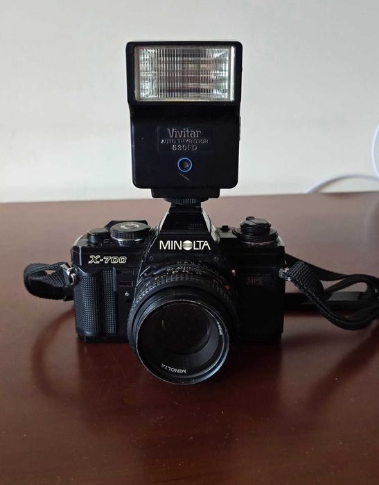 Máquina fotográfica Minolta X700 + lente de 50, lente zoom de 75/200 e flash + mala