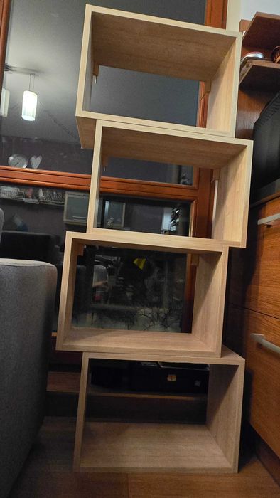 Cztery drewniane, solidne półki do salonu, sypialni