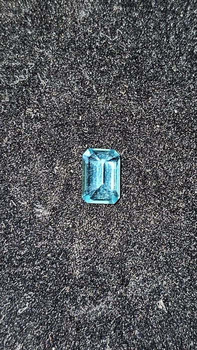Apatita Natural Neon Blue Extra 1,75 ct – Brasil