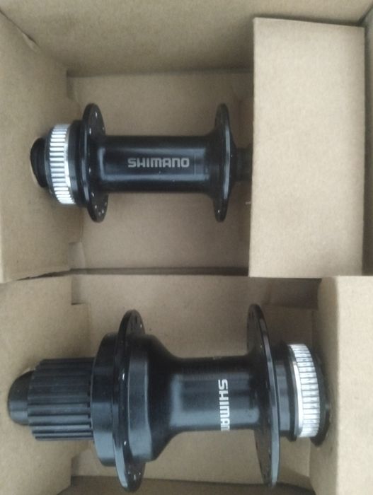 Par de cubos Shimano Deore  mt401