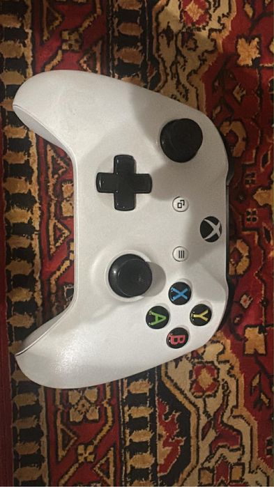 Xbox one s z padem i 24 gry
