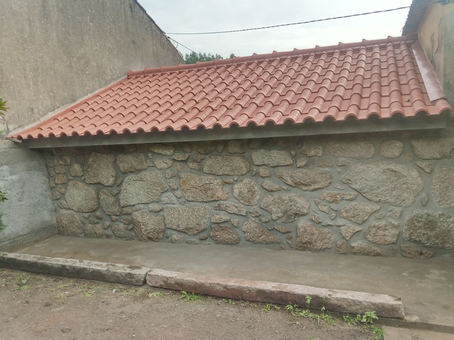 Casa para restaurar e terreno