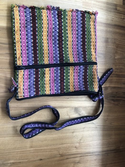 Torebka z Gwatemali odcienie fioletu długa rączka